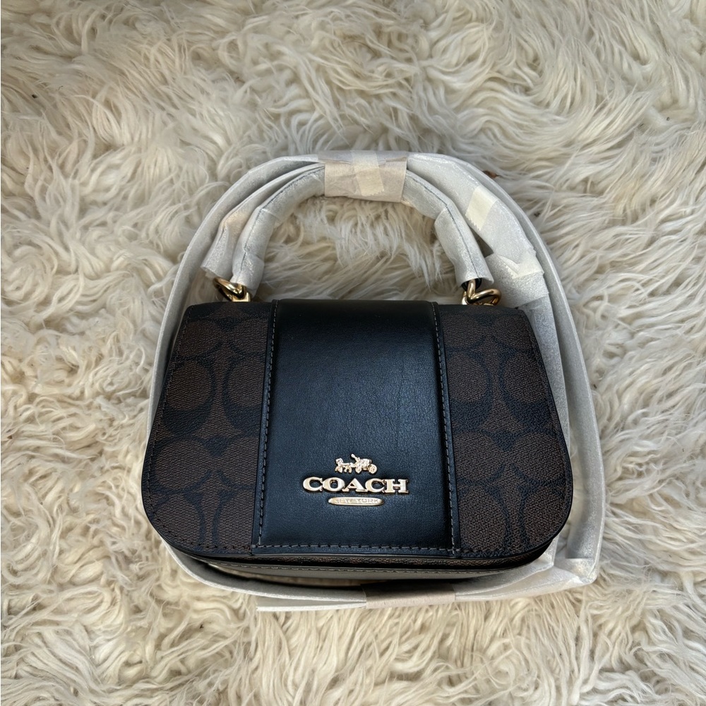 Small shoulder Coach bag